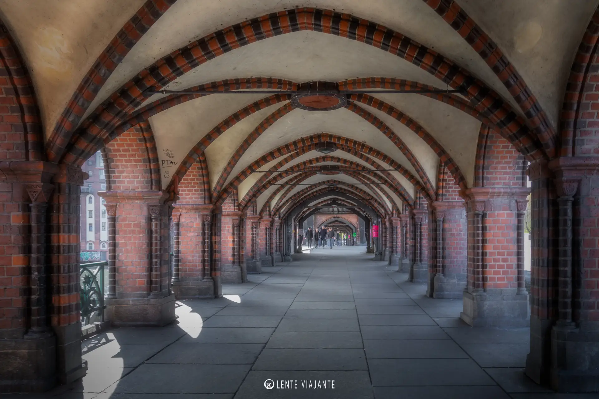 Oberbaumbrücke - Ponte de tijolos vermelhos