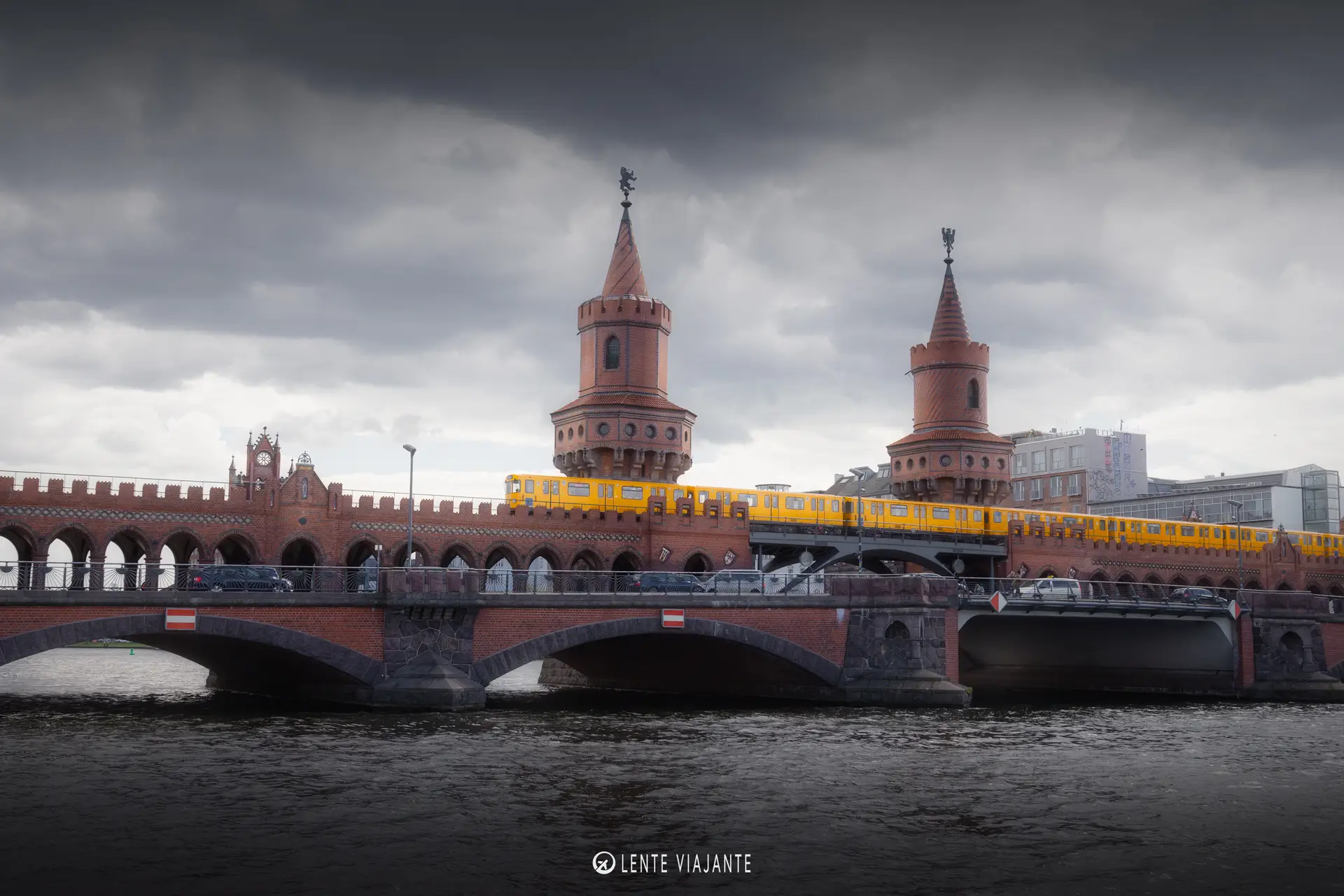 Oberbaumbrücke - Ponte de tijolos vermelhos