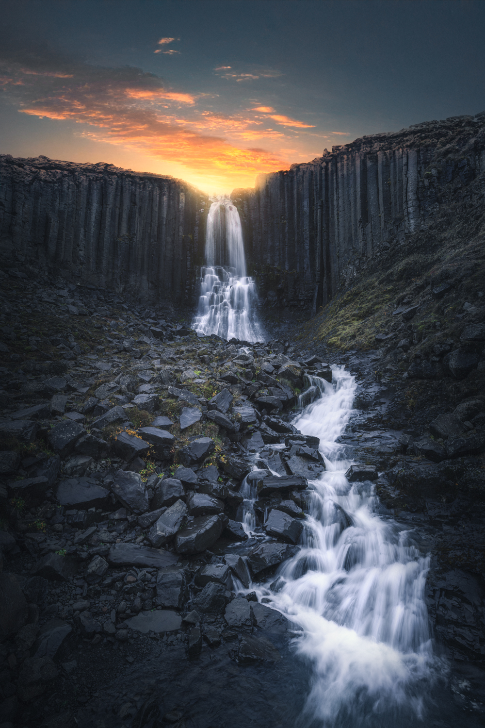 Cascata junto ao Stuðlagil Canyon