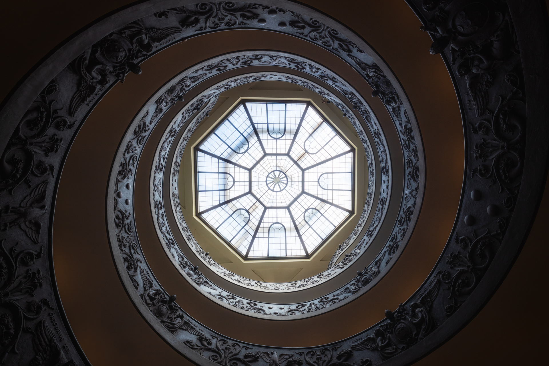 Escadas do museu do Vaticano