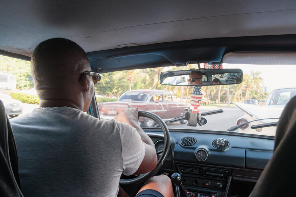 Cubanos a dar boleia
