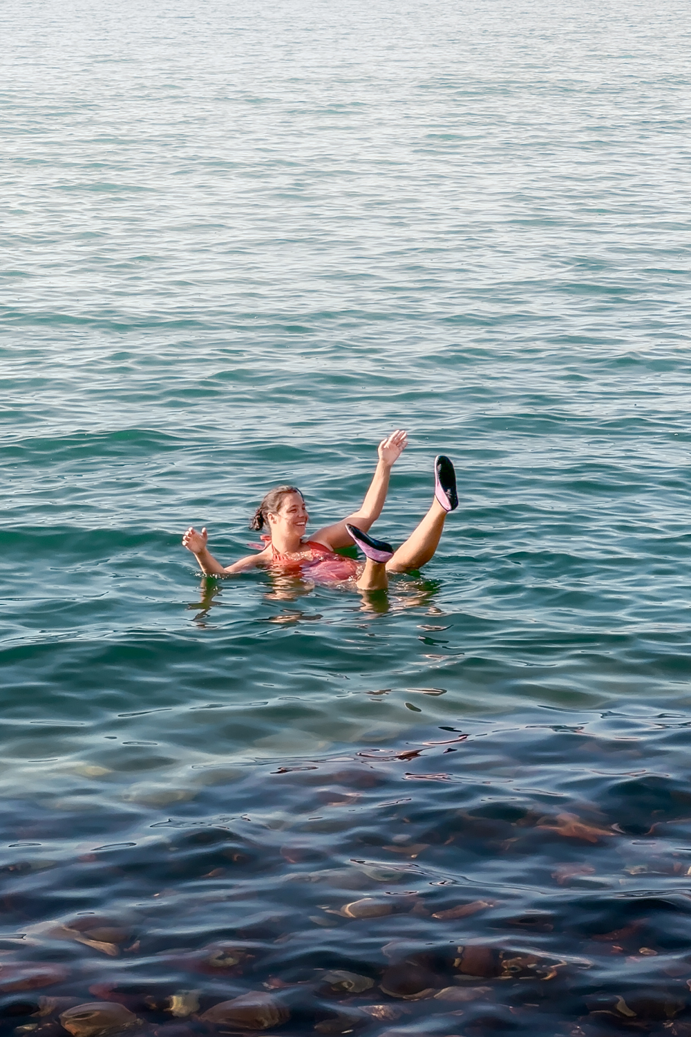Carla a boiar no Mar Morto