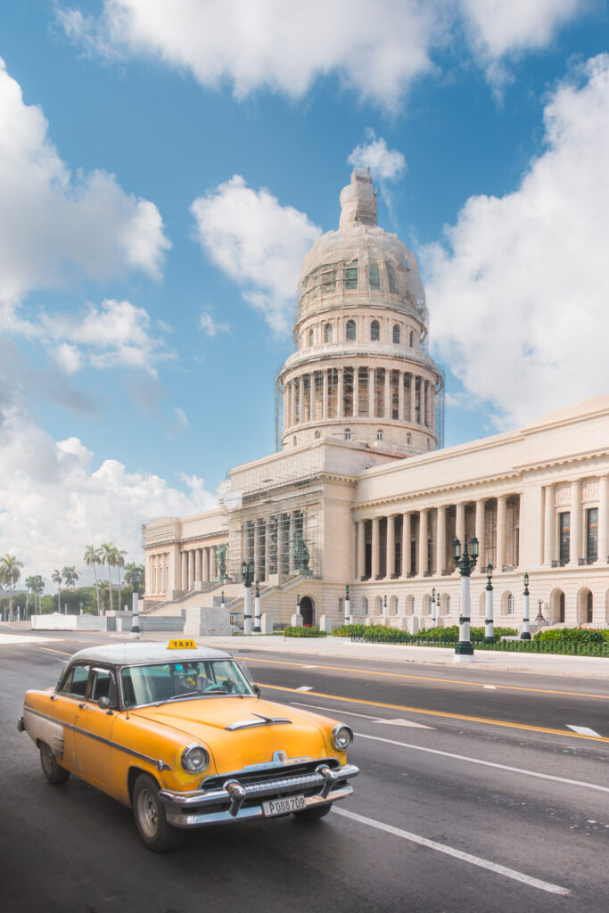 Taxi em frente ao Capitólio