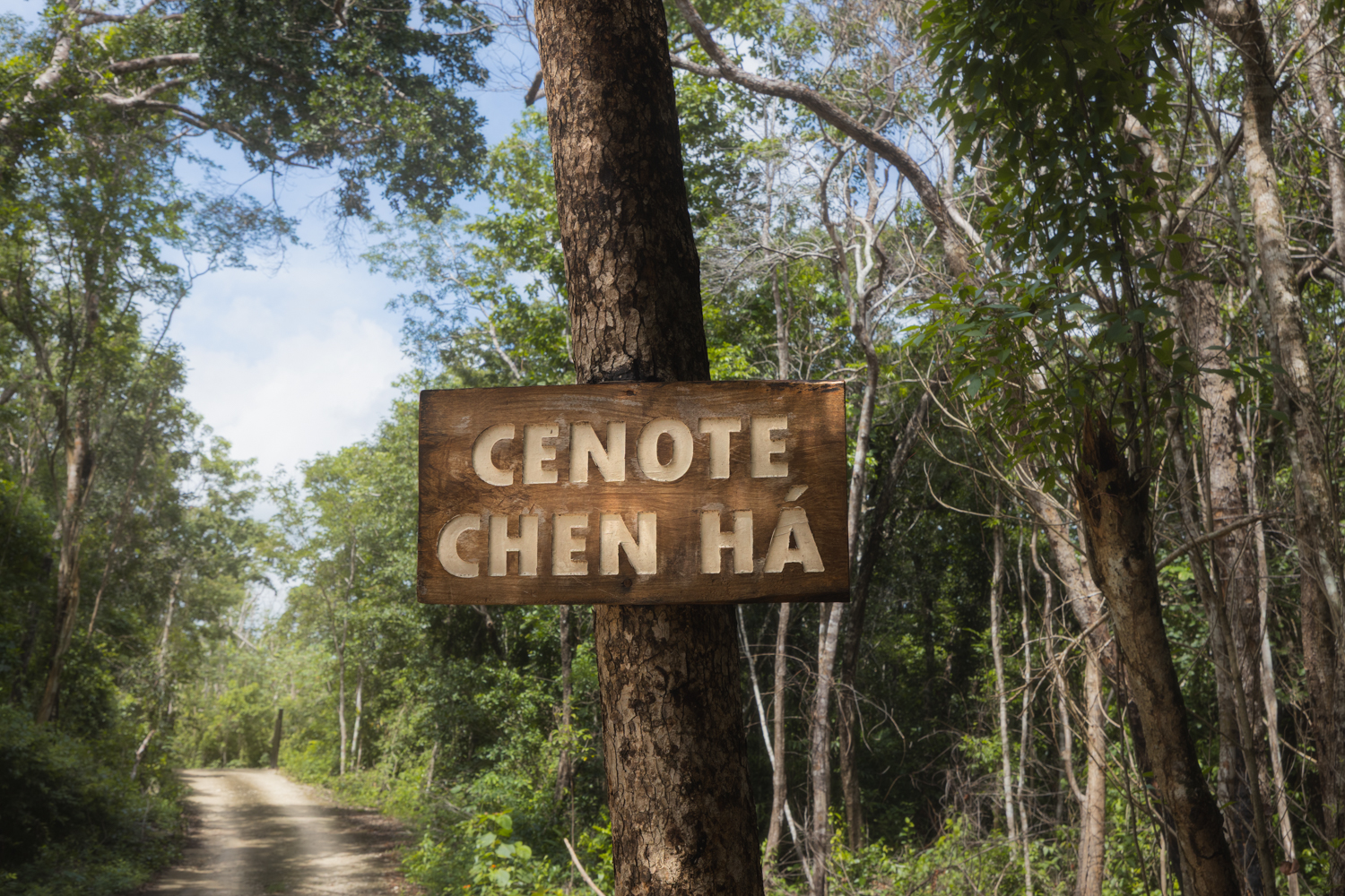 Caminho para o Cenote Chen Há