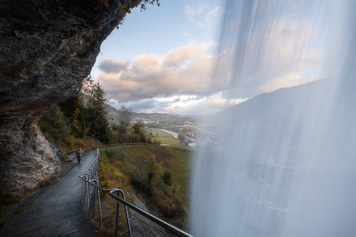 Traseira da Steinsdalsfossen