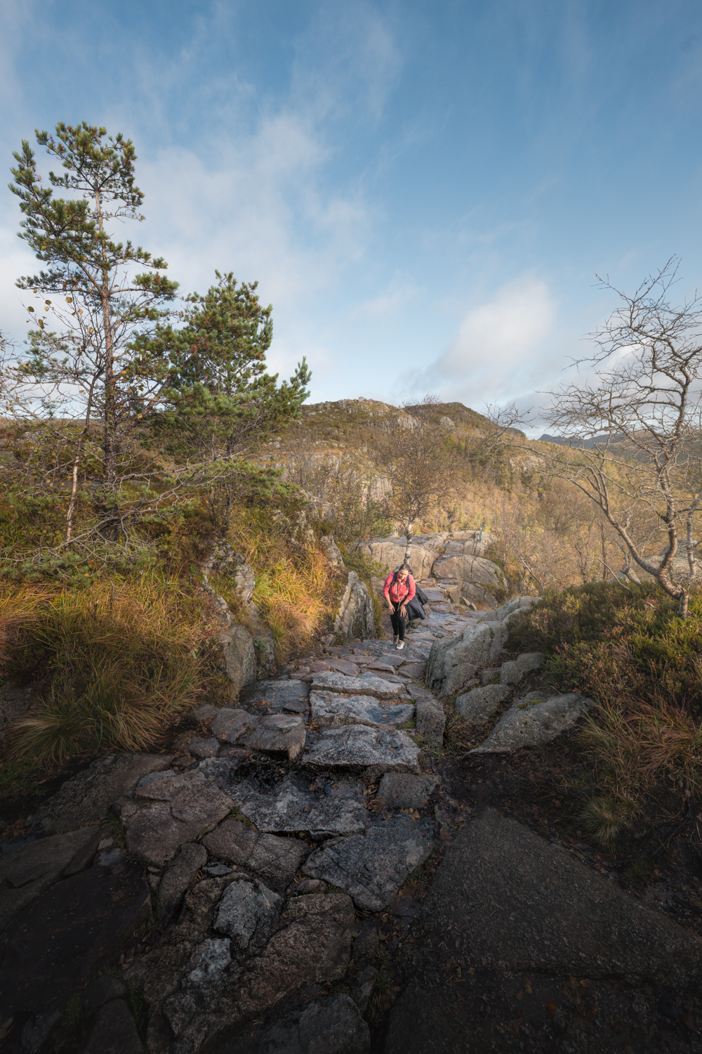 Caminho para a Preikestolen