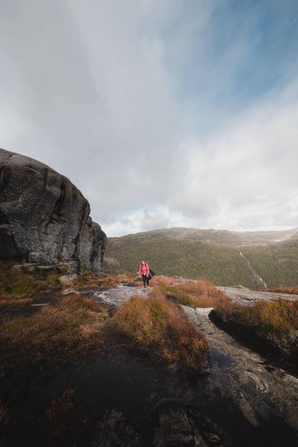 Caminho para a Preikestolen