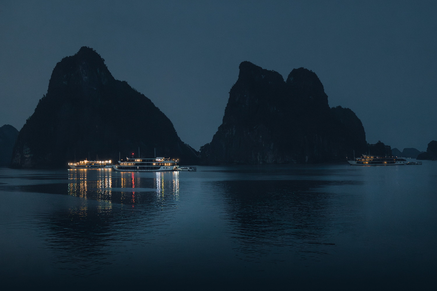 Noite em Halong Bay