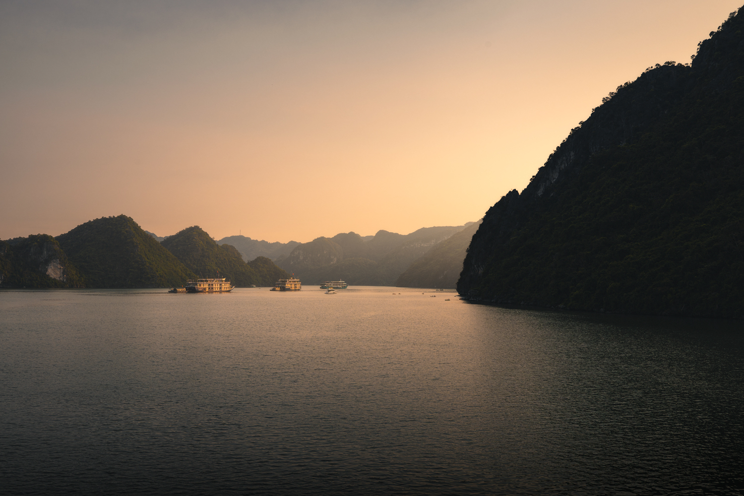 Por do sol em Halong Bay
